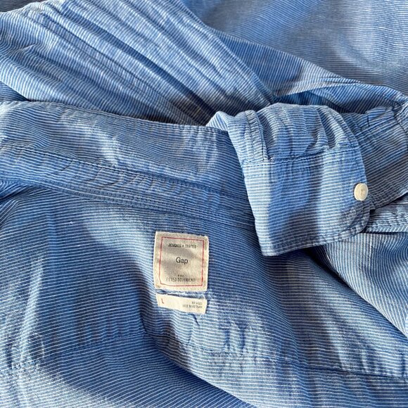 GAP Boyfriend Seersucker Stripe Button Down Shirt L Blue Classic Preppy Nautical - Picture 3 of 12